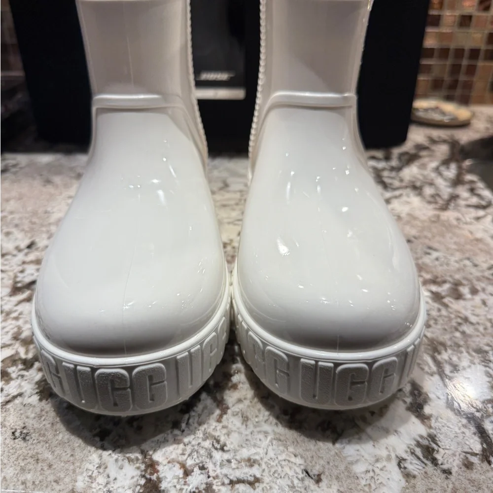 UGG Drizlita Sheepskin Rainboot White Size 11 Like New - Picture 8 of 10